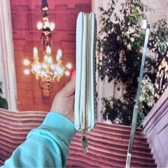NWOT Victoria’s Secret Elegant White Woven Long Zippy Wallet 12 credit card slot - Picture 6 of 10